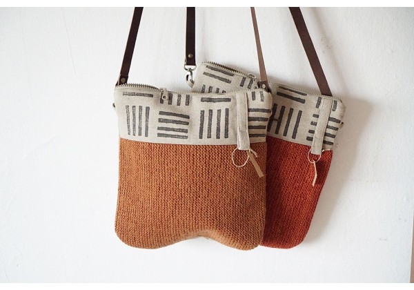 Knitted ve Wood Printed Cross Body Bag 